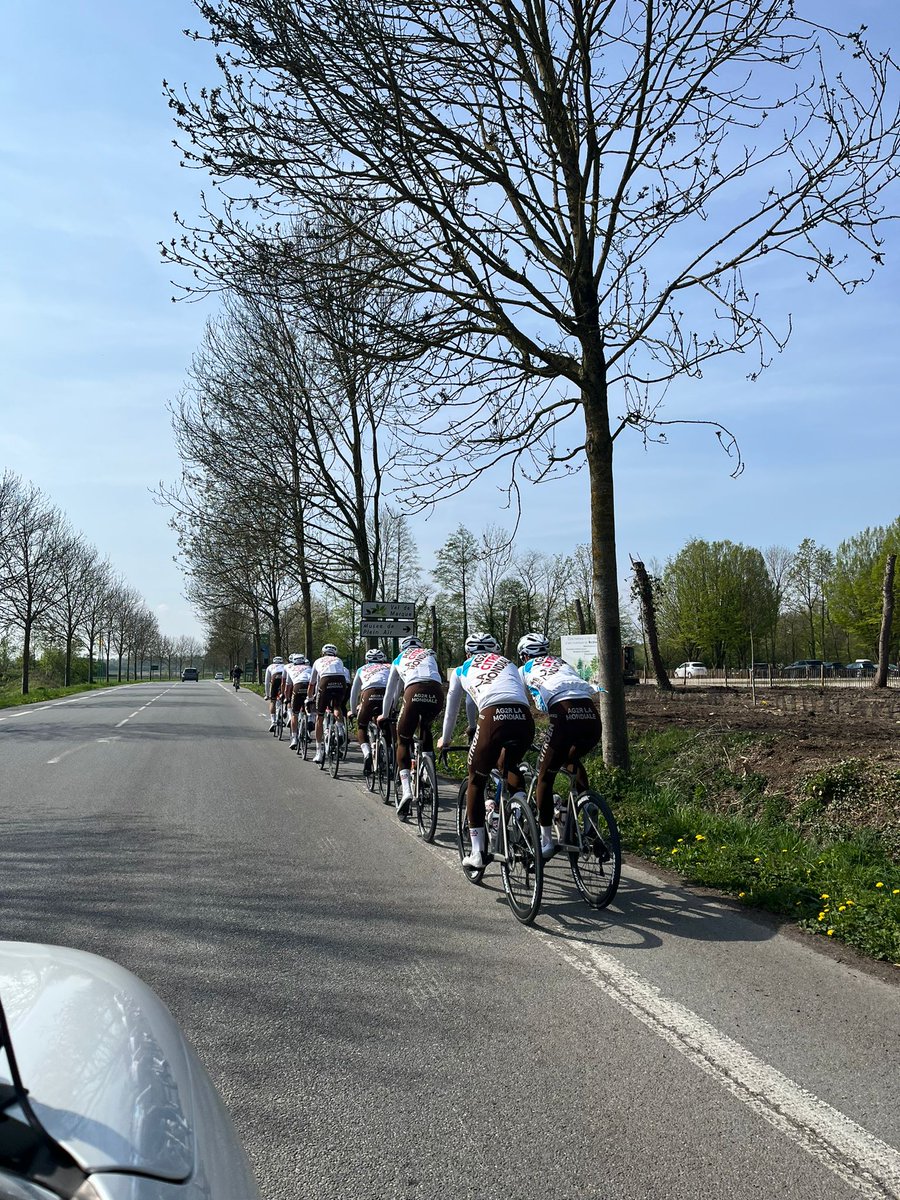 DECATHLON AG2R LA MONDIALE NewGen (@dat_newgen) on Twitter photo Ce matin, les derniers secteurs ont été reconnu
Maintenant les pros sont partis sur Compiègne. Les juniors rejoindront le départ à Lecelles dimanche matin.
post it : <a href="/GriselMatys/">Grisel Matys</a> faut rendre le vélo à Greg :) Ce matin, les derniers secteurs ont été reconnu
Maintenant les pros sont partis sur Compiègne. Les juniors rejoindront le départ à Lecelles dimanche matin.
post it : <a href="/GriselMatys/">Grisel Matys</a> faut rendre le vélo à Greg :)