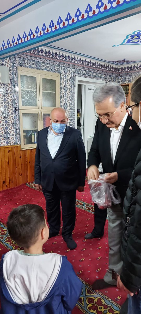 EbubekirTsyurek's tweet photo. 📍#İyikiRamazanımızVar
Topselvi Camii’nde Teravihin feyzinden ve bereketinden istifade ettik.
🕌
İftar ve sahur sofralarında, Teravih namazlarında daha da pekişen; birlik, beraberlik ve kardeşliğimiz daim olsun.
❤️
Camilerimizi şenlendiren çocuklarımız var olsun.
🤲
#iftariye https://t.co/S2Hti9jmLd