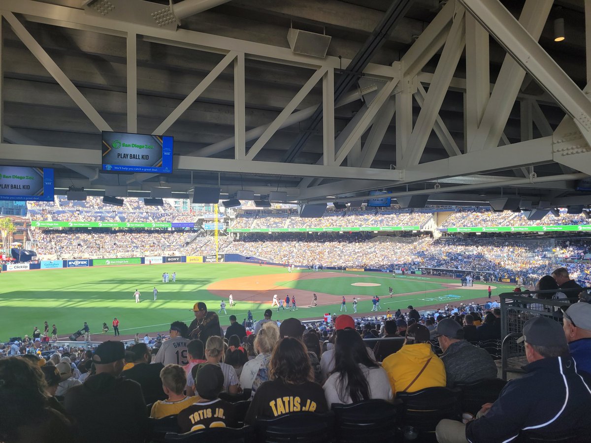Opening Day at Petco Park..

Never seen so many Padre fans so happy being back in the game!
The energy was electric. 

#GoPadres