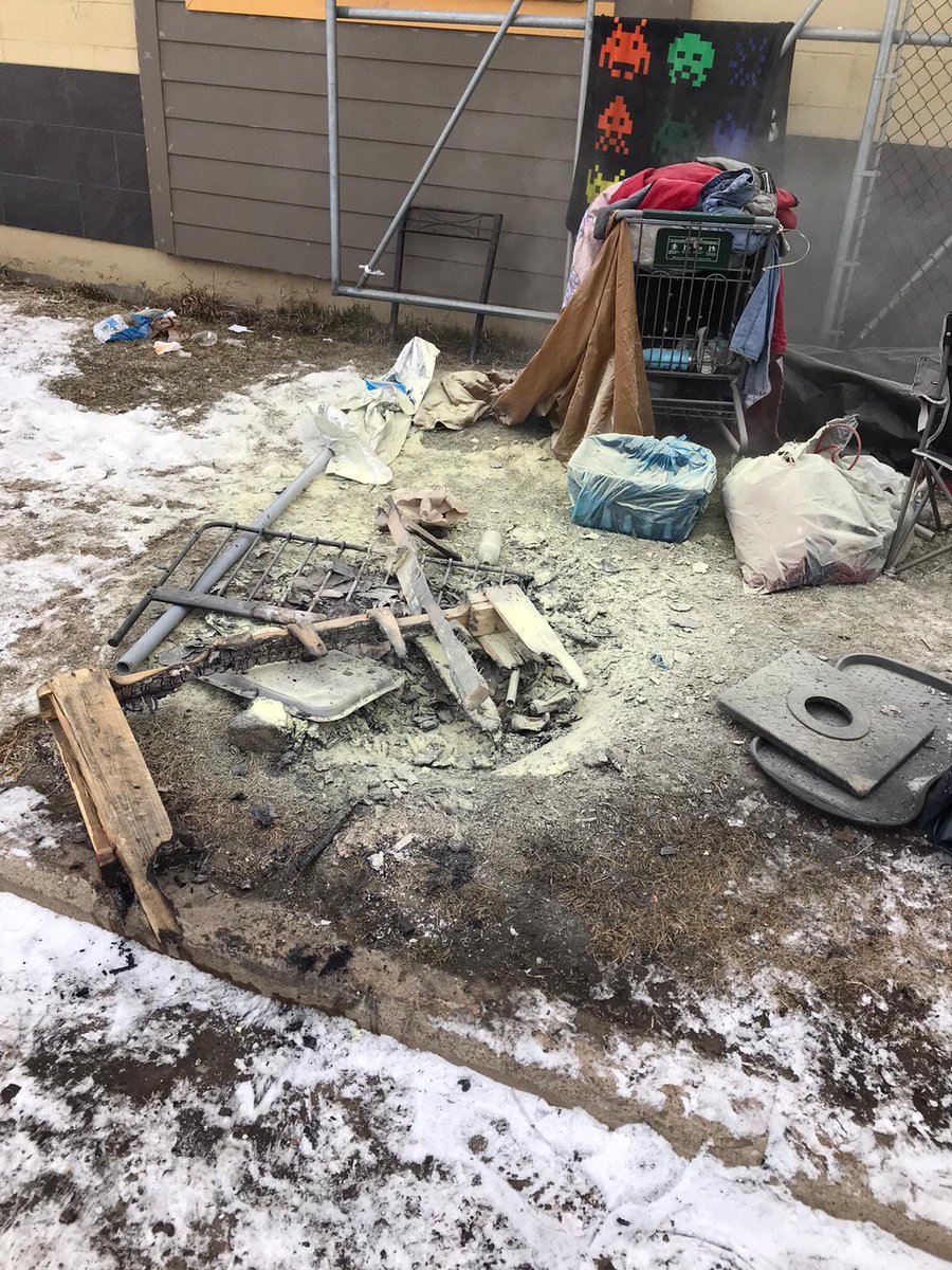 kimfatmarketyeg's tweet photo. THIS NOT OKAY(Post 1 out of 2)
Woke up seeing these pics from our security and this is why we have to pay over $900 from our own pockets every month to have our security team look after us &amp; our property.  Morning fire because they get locked out of places that are suppose to https://t.co/5bmmN66Rhu