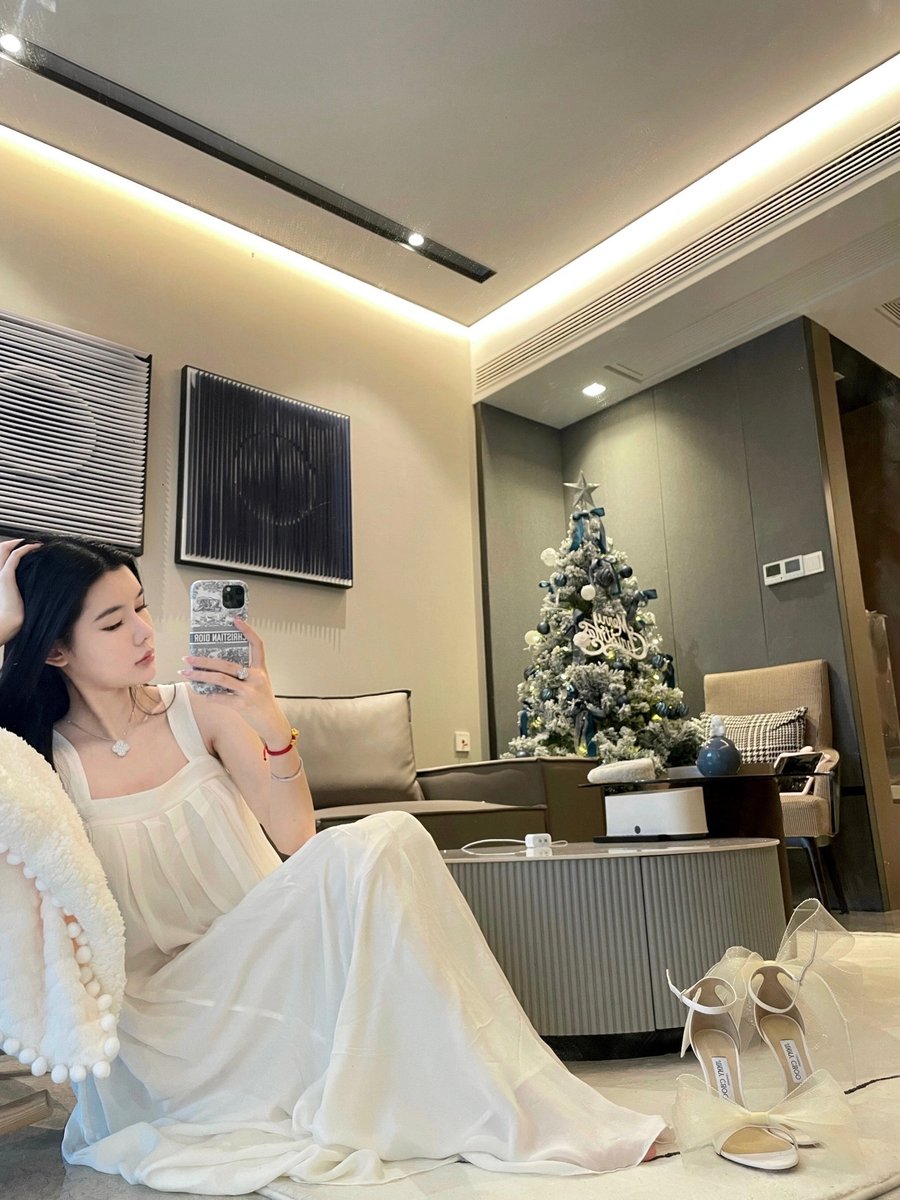 Win_ter_Snow_'s tweet photo. Life should be like a candle, always bright from start to finish. https://t.co/konnNPuuEy