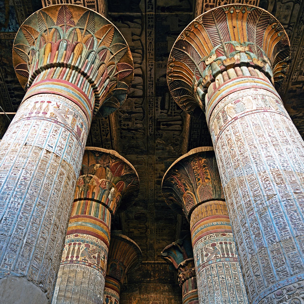 GemSusanna's tweet image. Hard to photograph because the hypostyle hall is really dark, but lovely to see all the column capitals emerging from the grime at #Esna temple, where each one is different