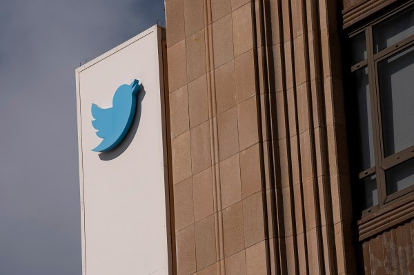 utwdesign's tweet photo. Twitter adopts poison pill defense to block Elon Musk takeover https://t.co/svXG20NzUM https://t.co/RDeaiLj4aG
