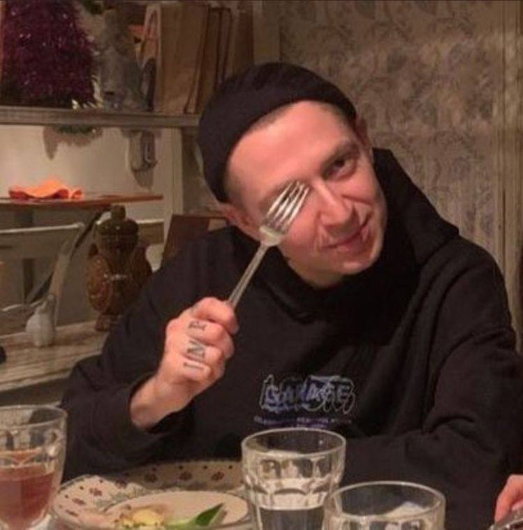 baldejjjjj's tweet photo. тред для вашего ментального здоровья: старые твиты оксимирона как его фотографии https://t.co/c7npJ6GJoI