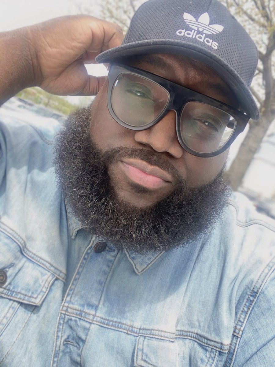 's tweet image. I never post on here! I’m trying to do better tho! Hey y’all! 
Happy Friday! ✊🏾✌🏾👋🏾💪🏾