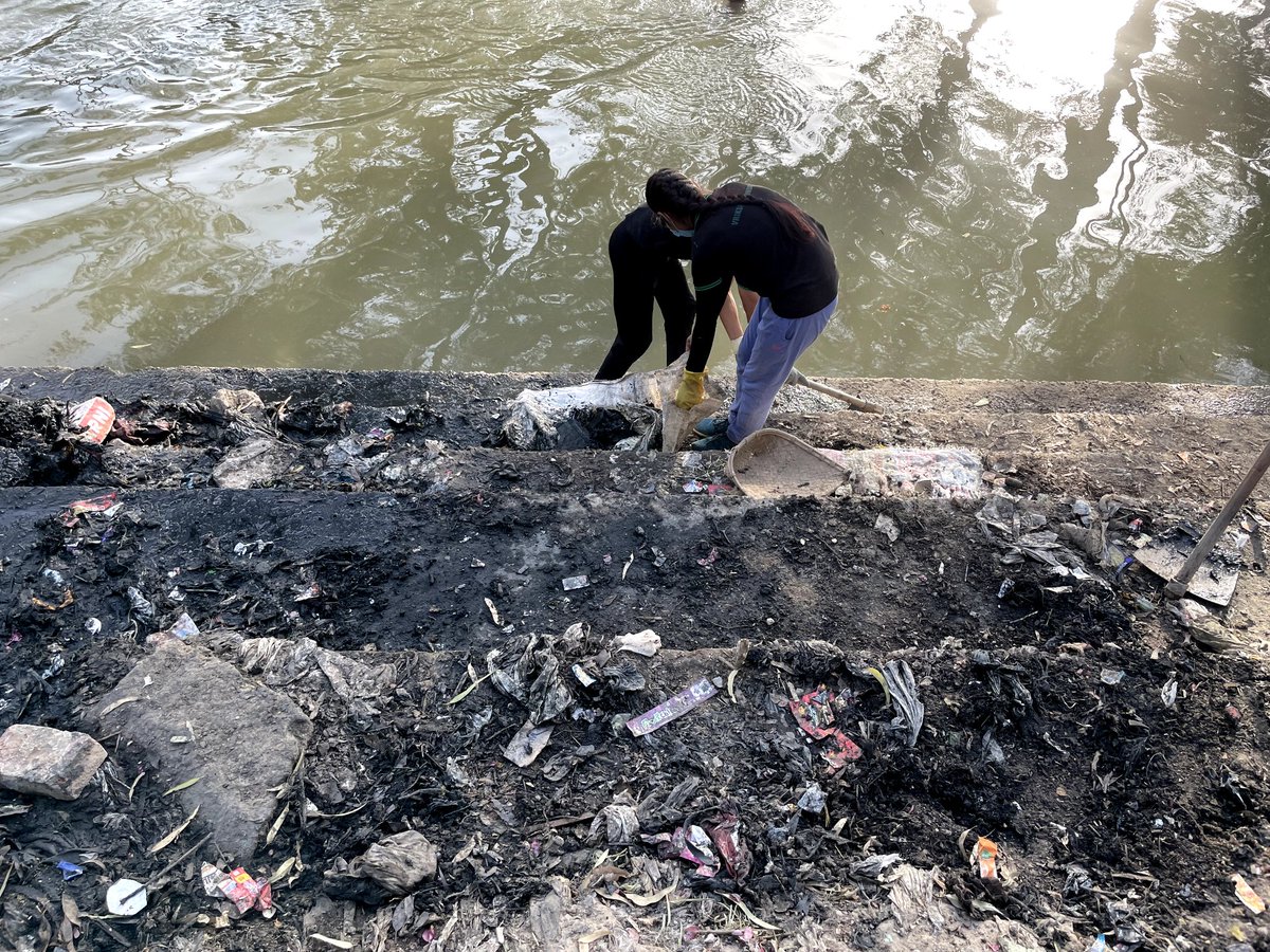 shankarVrikshit's tweet photo. Last week @vrikshit team tried to clean this place but we were able to clean only 20%. We're gearing up again this sunday. I request @rjginnie @dhruv_rathee @taapsee @abhiandniyu @flyingbeast320 for their support with your support we can clean this mess in 1 day only . https://t.co/xfYClfjdQG