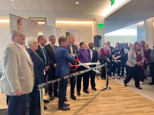 ThreadGroup's tweet photo. #TeamThread's team helped coordinate the kickoff event for the new Barbara Ann Karmanos Cancer Institute at @TheToledoClinic Cancer Center located in Maumee.
The new center will bring access to cancer care close to home.
#ChooseWellFeelBetter #connectsimply https://t.co/Q8P5SYvETa