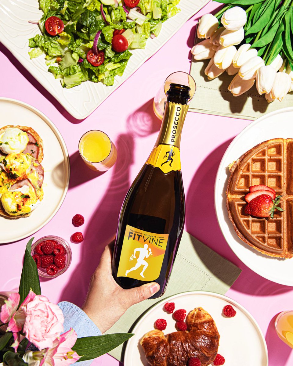 Is it even brunch without a Mimosa? We think not... cheers &amp; happy Easter FitVine fam🥂