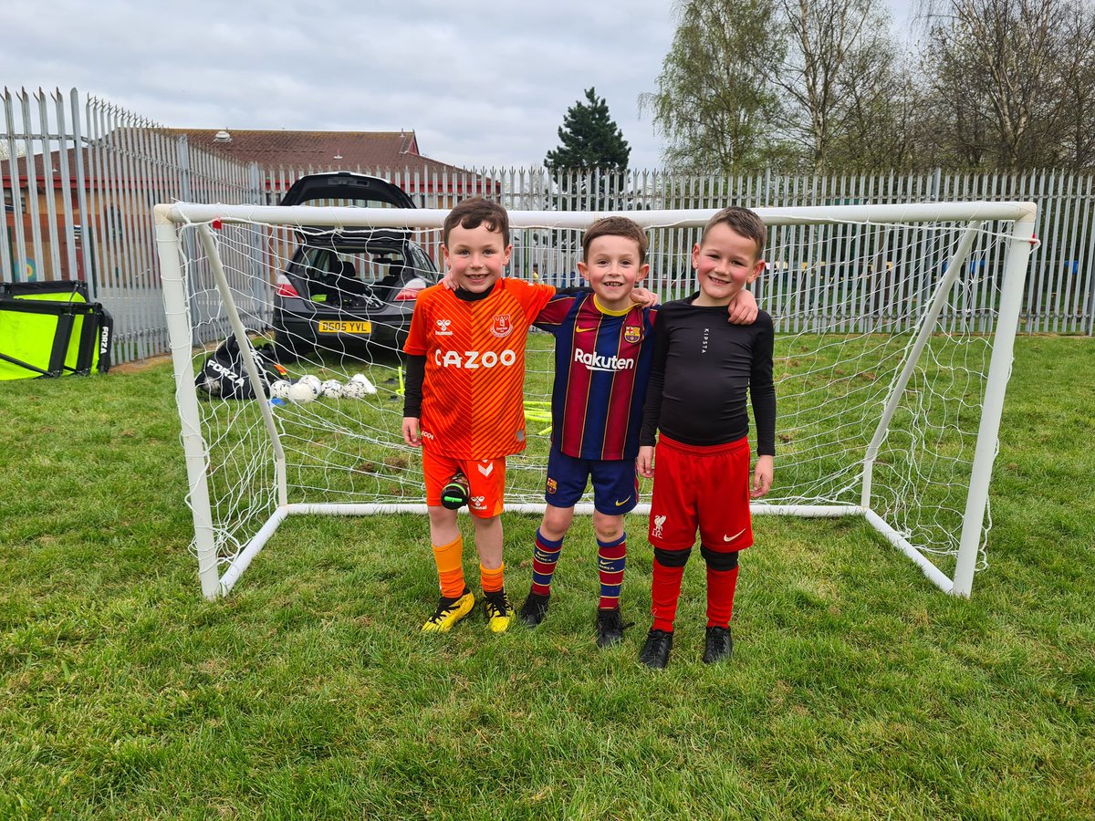 stocky_bilbao's tweet photo. Great start to our small group sessions this week! 17 kids across the 3 sessions all working hard and having fun! Hopefully see the same faces and some new ones at next weeks sessions, give us a message to book your place ⚽️👍🏻 #upthebilbao https://t.co/pTPVO6YrNK