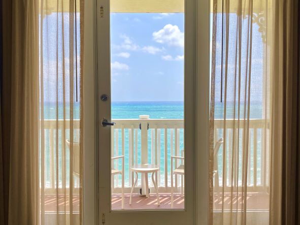 An oceanfront oasis for you to call home.

#tropicaldistancing #pelicangrandbeachresort #noblehousehotels #besthotels #visitlauderdale #visitflorida #lovefl #floridatravel #florida #hotelsandresorts #luxuryresort #existtoexplore