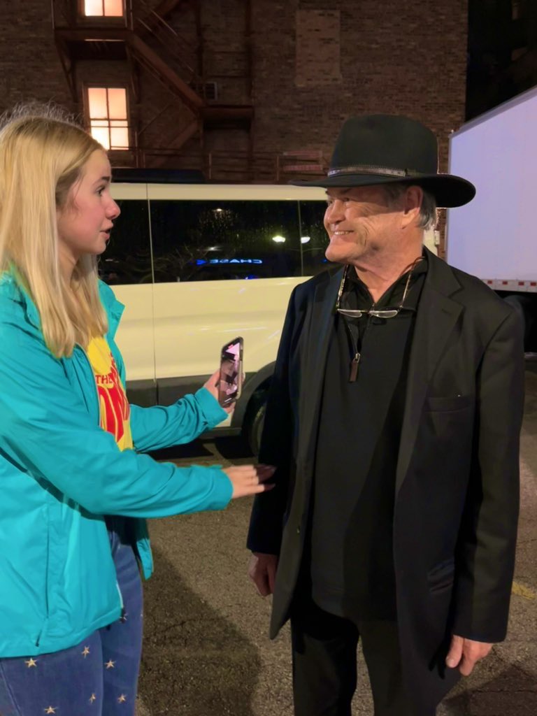 TaylorGraf7's tweet photo. @TheMickyDolenz1 you will never know just how much this meant to me. My mom and I have been lifelong fans of @TheMonkees. Thank you SO much for coming out to meet us, we were definitely not expecting that. I hope you know that I will cherish this moment for the rest of my life🤍 https://t.co/uUrIv7fMyB