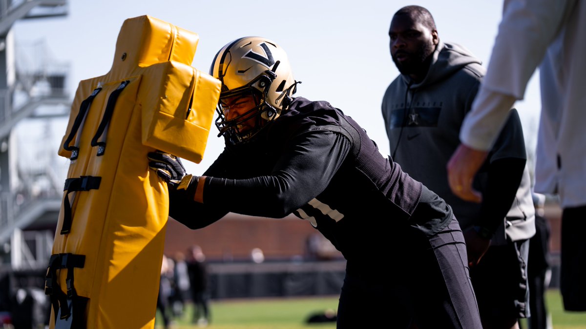 VandyFootball's tweet photo. Tomorrow ...

#AnchorDown https://t.co/GVOSMgQdzH