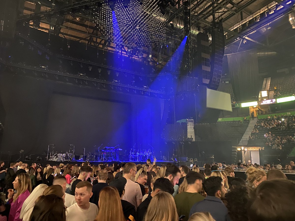 CerSaul's tweet photo. @DUALIPA I’m ready ! All the way from Paraguay ! 🇵🇾 #Manchester #AOArena https://t.co/ATu7bZUGy7