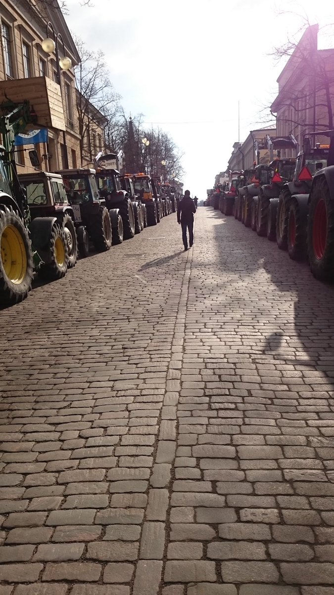 RT @AlbertSuvi: @eskelinen_antti On the streets of Helsinki https://t.co/CtQrGbgvmn