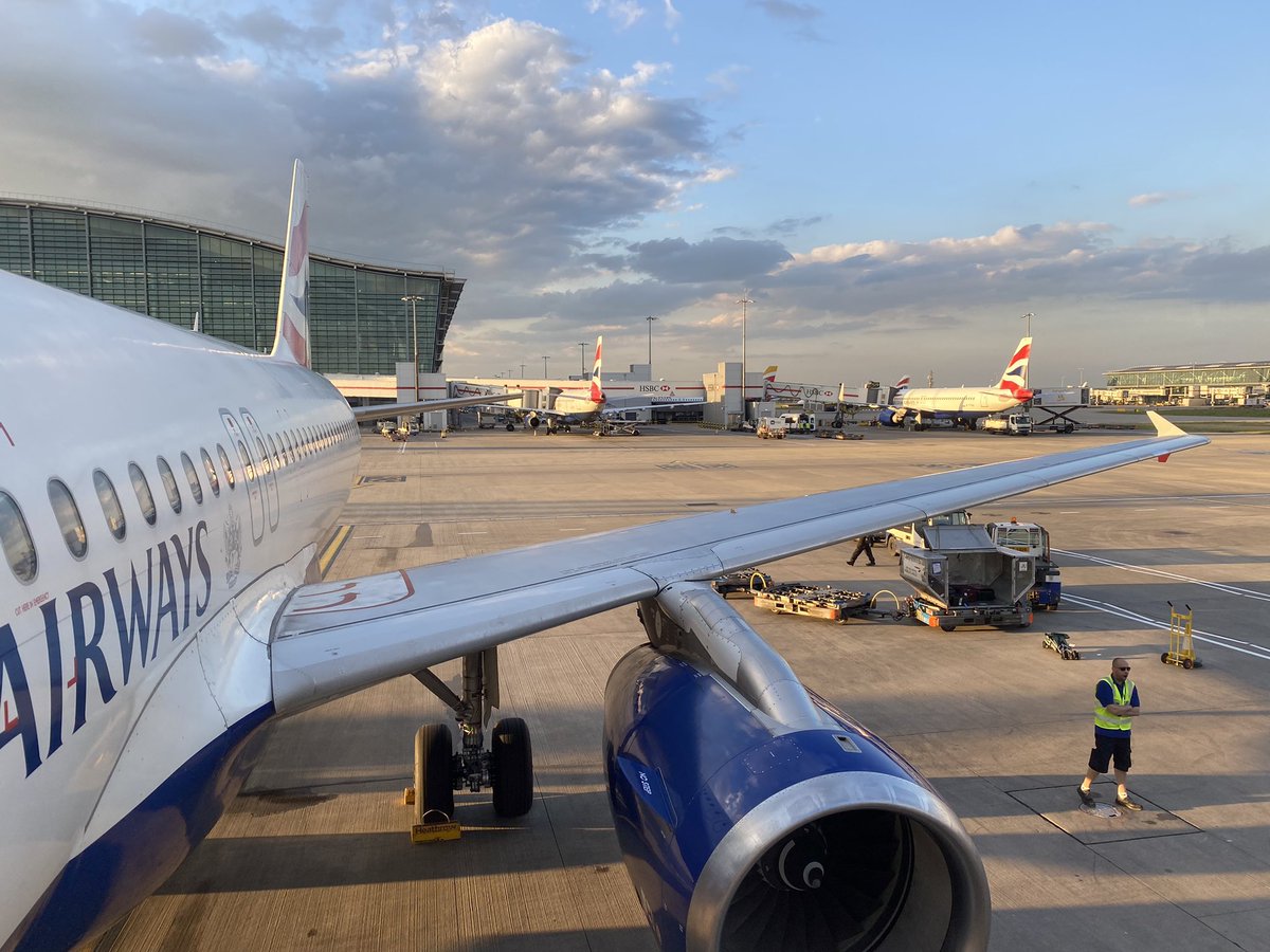 alexisk79's tweet photo. A live #Wingfriday just boarding at #LHR to #EDI on #BA1458 on #britishairways #avgeek #avgeeks https://t.co/XayJEgdRyi