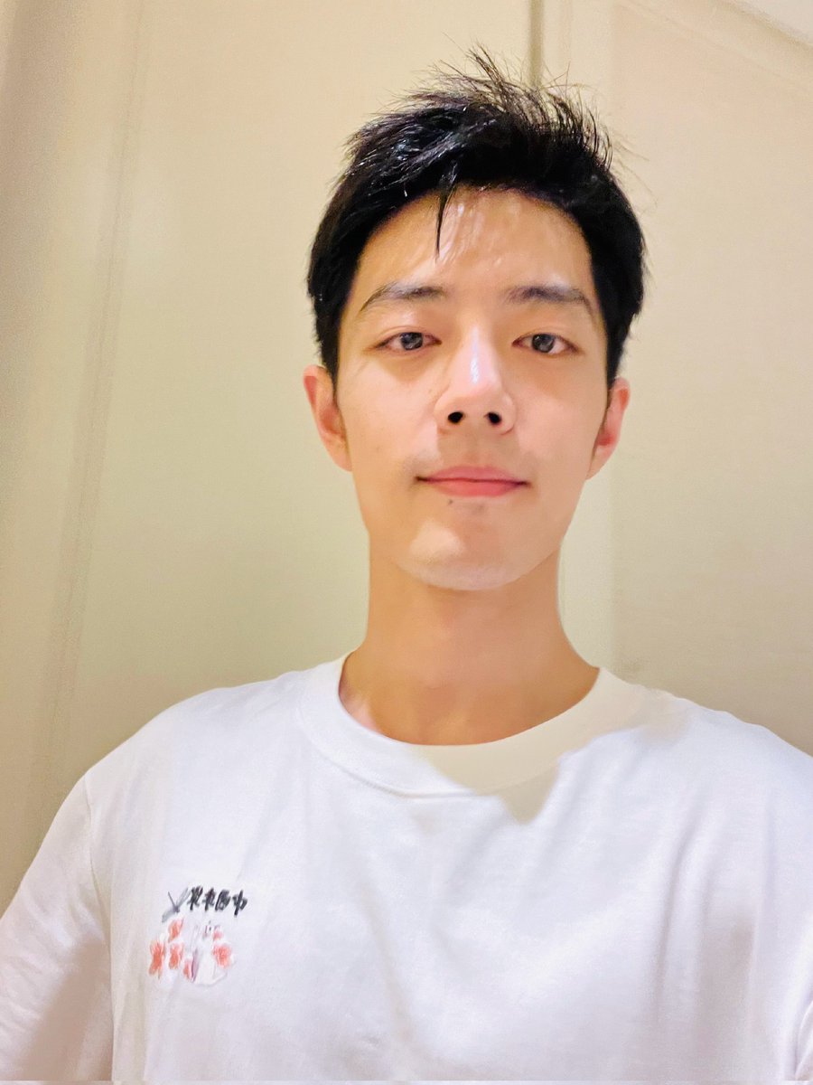 xiaozhansv's tweet photo. [220416 ~ Xiao Zhan Weibo]

"Terminando de trabajar 🌃"

#XiaoZhan #XiaoZhan肖战 #肖戦 #肖战  #XiaoZhanElSalvador https://t.co/Nu8j5ofEoG