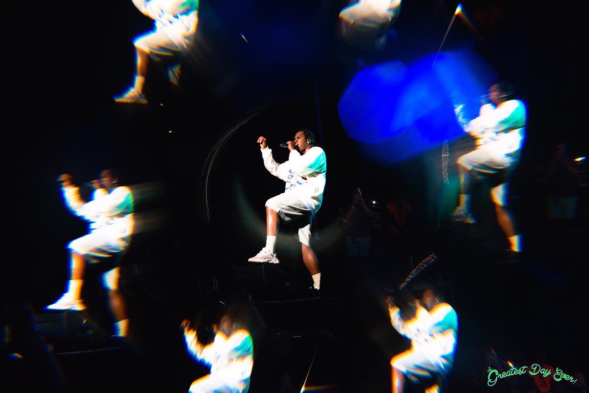 ✨🪩✨ tweet media