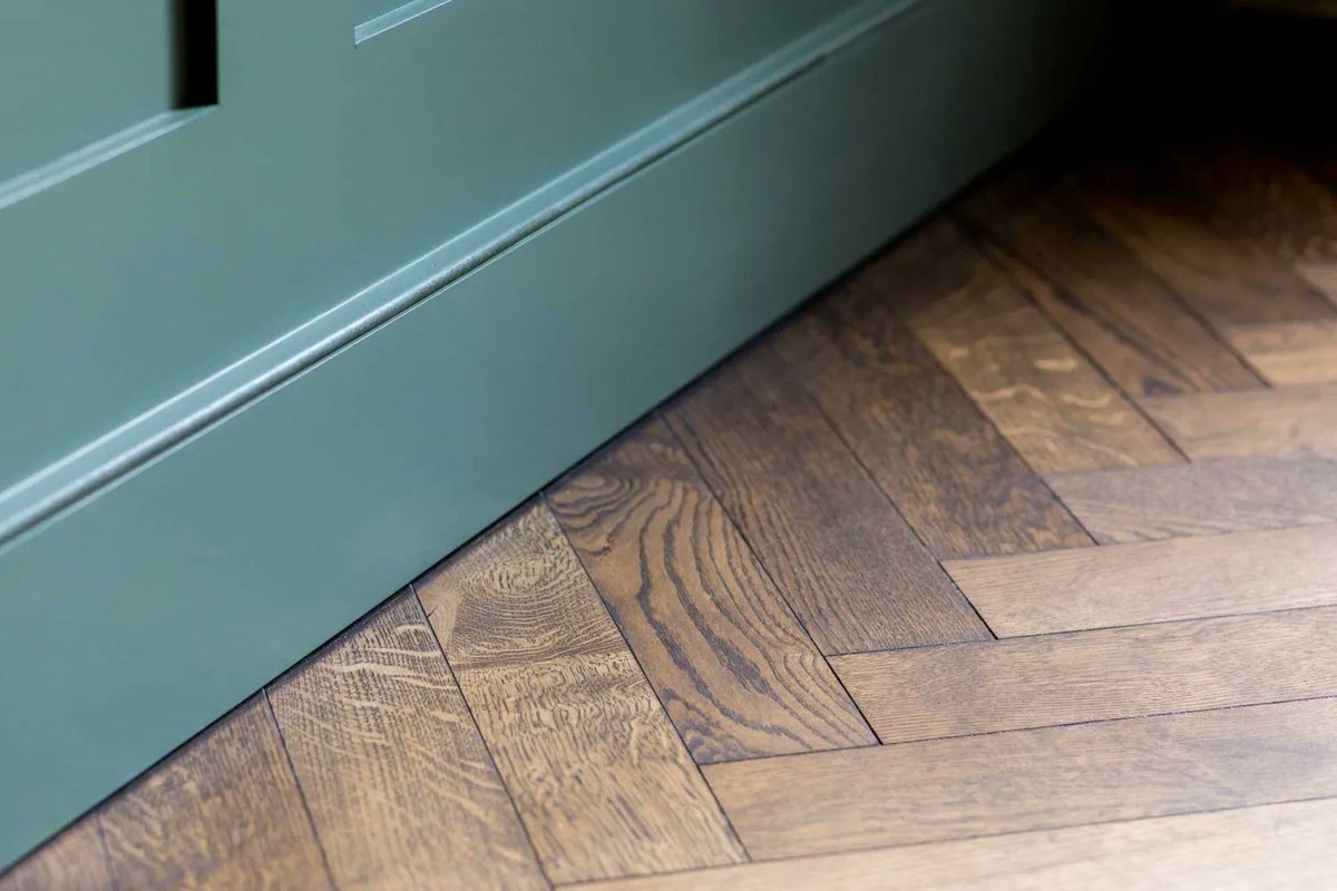 WOODEN WONDERS Hardwood floors in a variety of styles. Our experienced design team in Bristol works with you to help select the best style & finish for your space & wooden floor. buff.ly/3ew2eDE #arlberrybespoke #bespokeinteriors #parquet #woodfloors #woodflooringexpert