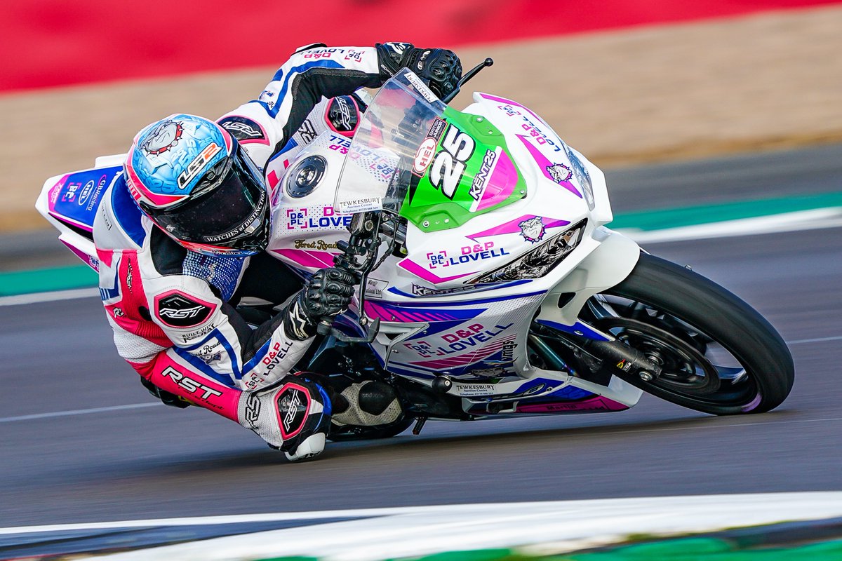 OfficialBSB's tweet photo. HEL Performance British Junior Supersport Championship with Motocourse: Kent takes pole at Silverstone
https://t.co/cIkiCeH4u2 https://t.co/aEyiTgK6mN