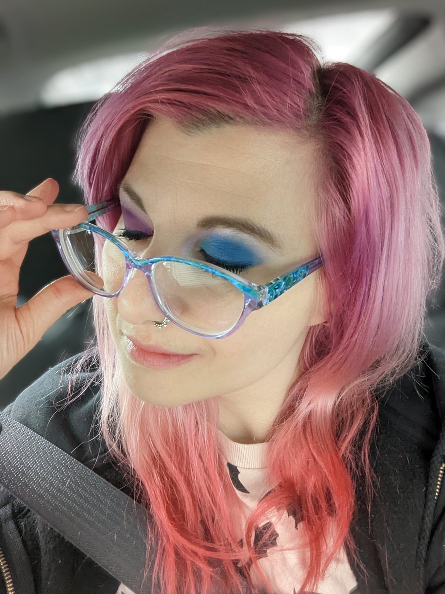 ItchyTastyGal's tweet photo. Put some shit on my face this morning to go with my glasses. Sometimes I'm girly.

Sometimes. #faceshit #icleanupok #vainposting https://t.co/Igi8A7g4YW