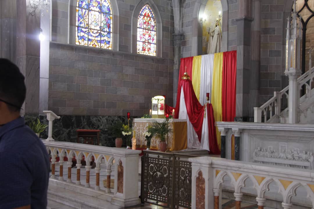 AdolfoP_Oficial's tweet photo. #15Abr El Santuario La Paz ubicado en el centro de Barquisimeto recibió la visita de fieles en este viernes Santo. Con ofrendas y oraciones la feligresía agradeció por este año poder realizar la ruta religiosa de los 7 templos. #SemanaSantaLara2022 https://t.co/VwvU6y7m4C