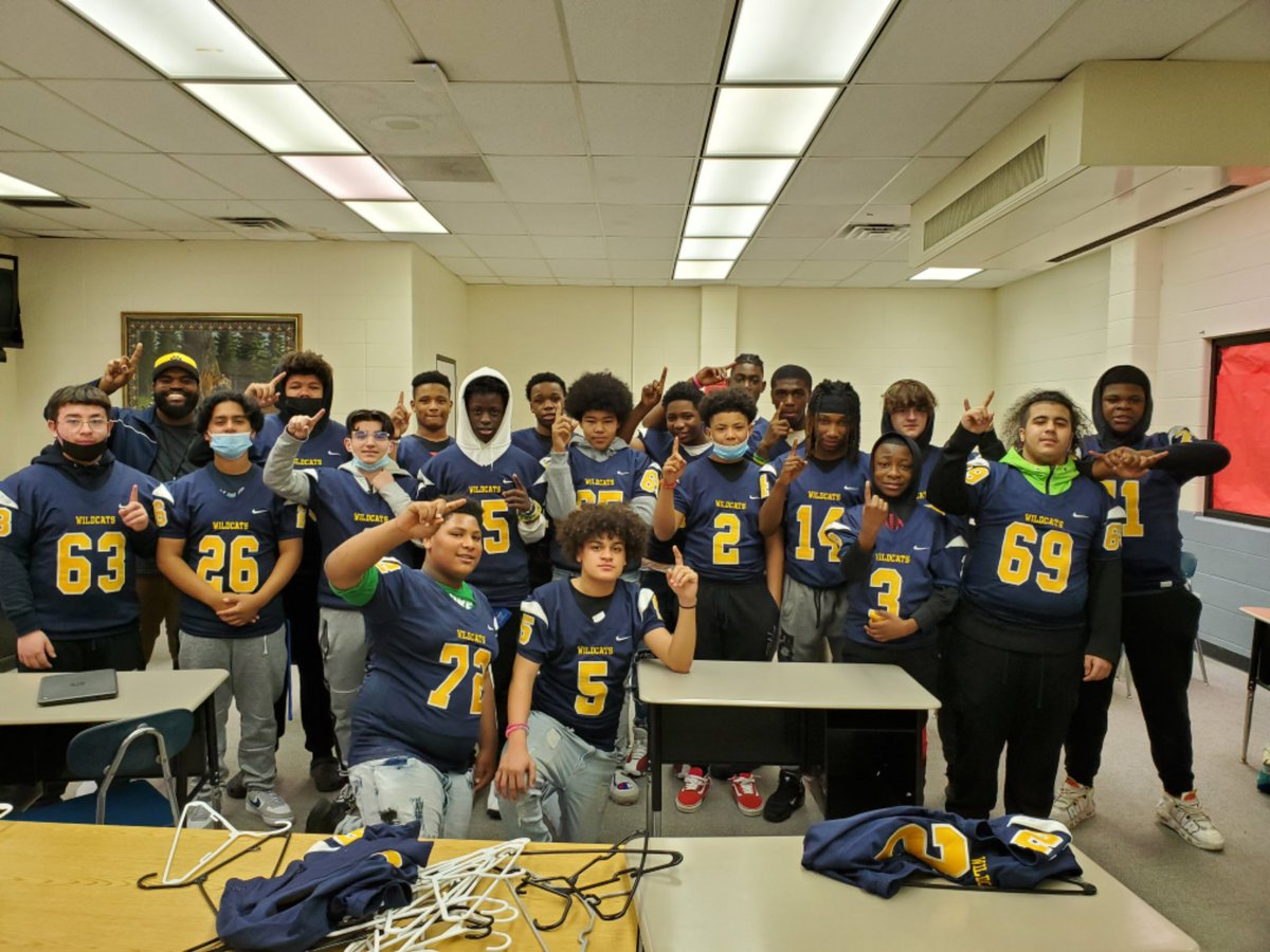 CoachDLeeFB's tweet image. Honored to have been able to hold our First Inaugural Tiger to Wildcat Letter of Intent Signing Day! Welcome to the Wildcat family fellas we’re going to have a lot of fun &amp;amp; great things during your time here at Riley @SBRileyhigh @shenderson574 @SBRileySports @milbo30 @46Sports