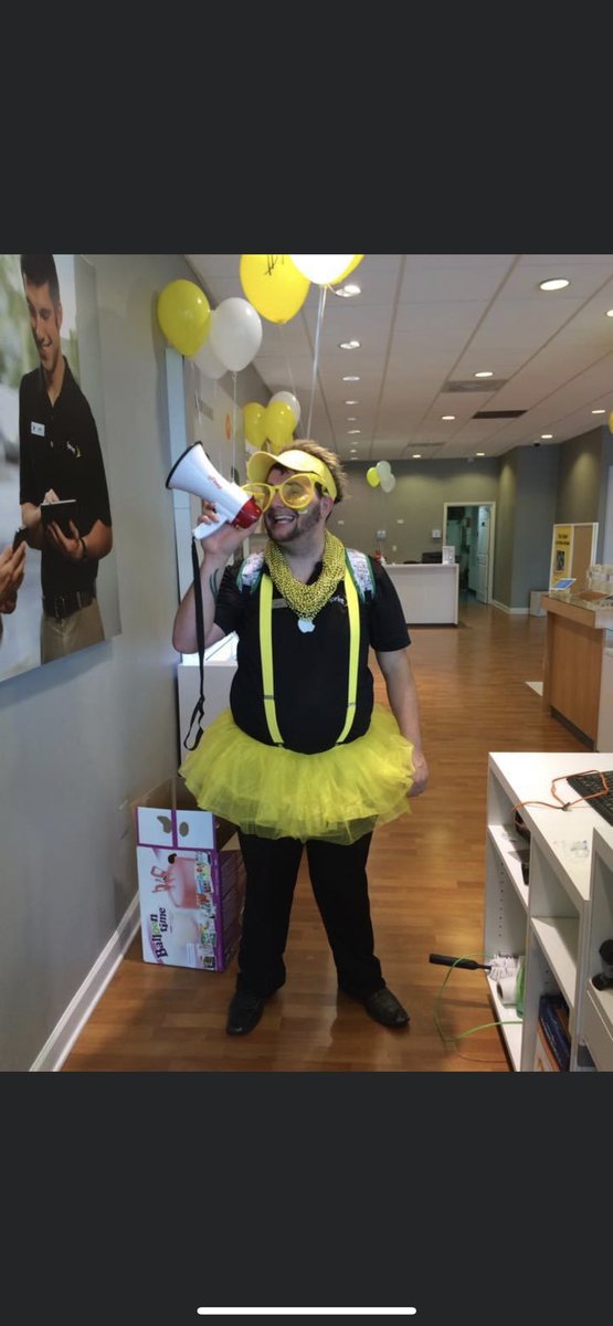 MagentaWeird0's tweet photo. Now we all know I bleed Magenta, but did we know I was a #Framly Fairy in my sprint days?!?
#Sprint2Tmobile! https://t.co/ciAKW5qt85