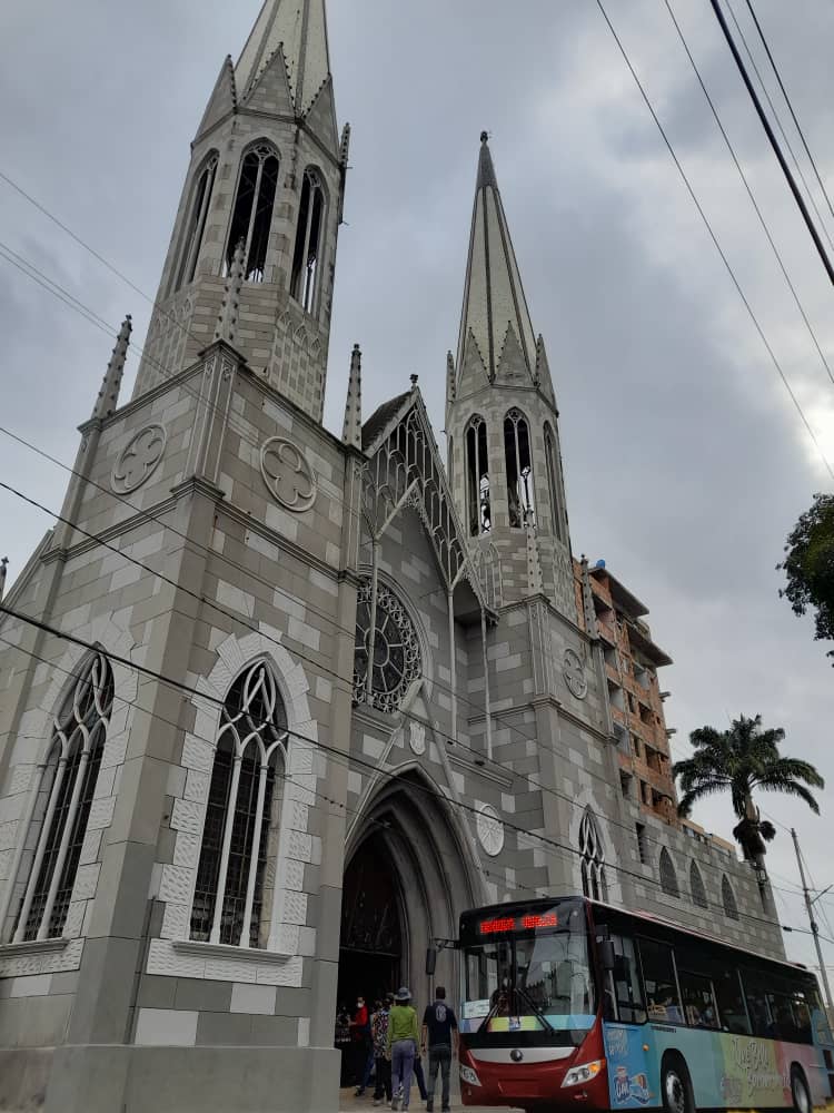 #15Abr VISITA A LOS 7 TEMPLOS 🚌😷⛪

Transguaro brindado el mejor servicio de traslado especial, hoy viernes santo con la visita a los 7 templos

✝️ Iglesia La Paz
✝️ Templo Inmaculada Concepción
✝️ San Francisco de Asís
✝️ Altagracia
✝️ San José
✝️ El Cristo
✝️ Catedral de Bqto