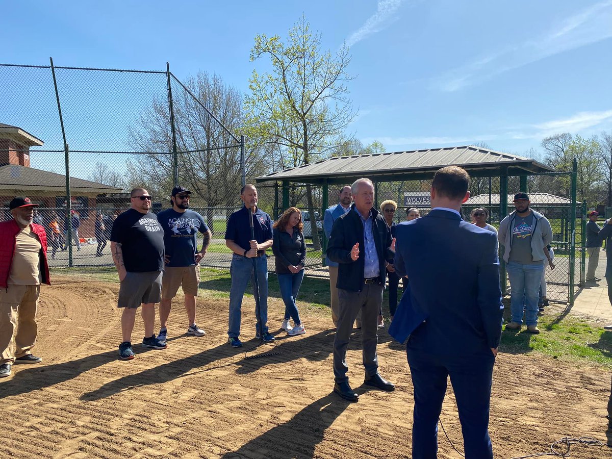 Give A Day (@giveadaylou) on Twitter photo Today in honor of the 75th year anniversary of Jackie Robinson breaking the color barrier in the MLB, the Louisville Sports Commission and <a href="/LouisvilleBats/">Louisville Bats</a> teamed up to recondition Shawnee Park's baseball fields.
<a href="/MetroUnitedWay/">Metro United Way</a> <a href="/brownforman/">Brown-Forman</a> <a href="/GE_Appliances/">GE Appliances</a>
#LiveUnited #MGAD2022 Today in honor of the 75th year anniversary of Jackie Robinson breaking the color barrier in the MLB, the Louisville Sports Commission and <a href="/LouisvilleBats/">Louisville Bats</a> teamed up to recondition Shawnee Park's baseball fields.
<a href="/MetroUnitedWay/">Metro United Way</a> <a href="/brownforman/">Brown-Forman</a> <a href="/GE_Appliances/">GE Appliances</a>
#LiveUnited #MGAD2022