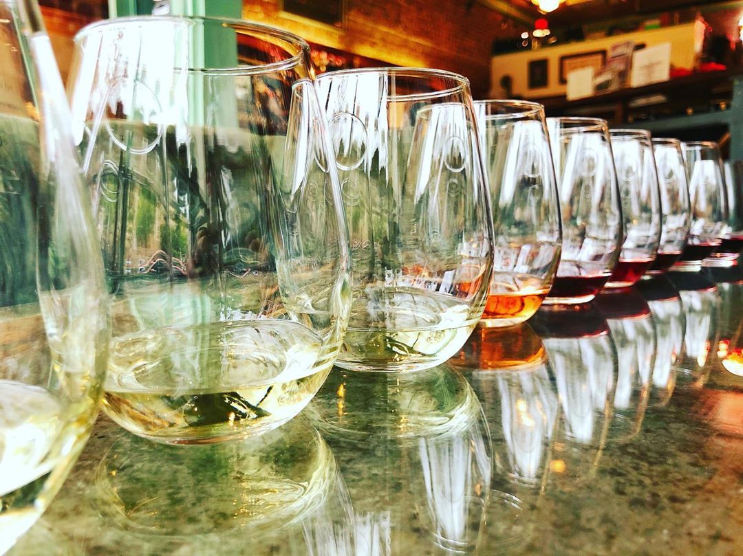 Good times and great wine? Sign us up! 🍷 The Verde Valley Wine Festival offers VIP options including an exclusive auction and tasting opportunities. 🍇 Get your tickets: bit.ly/3DnqGTA

📷: Caduceus Cellars by @houseofheng