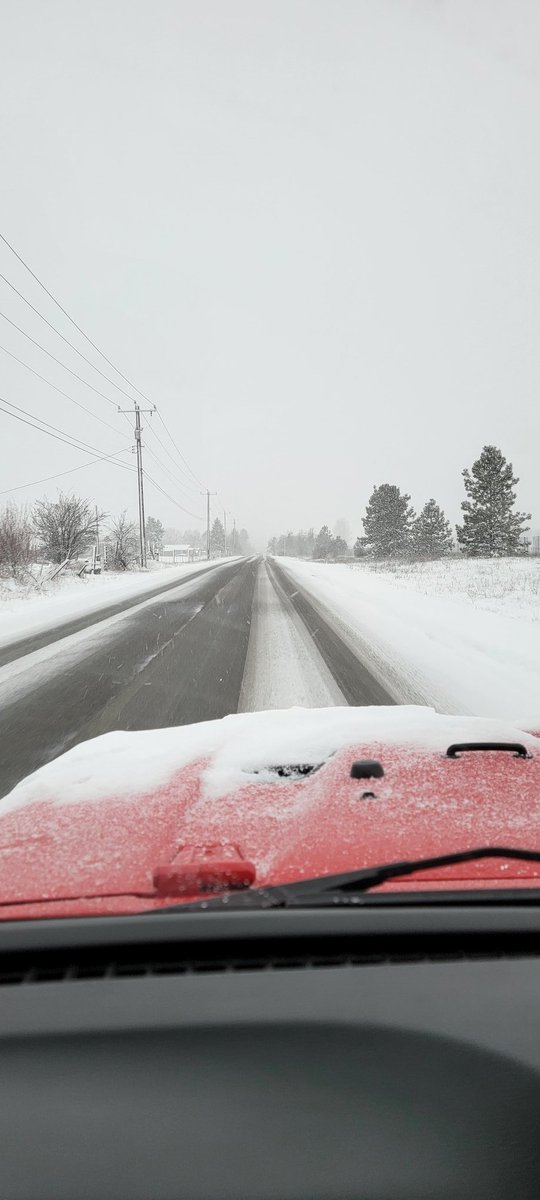 RagingNapkin's tweet photo. Snow storm in April. LETS GOOO!! https://t.co/KOlYwTt2UH