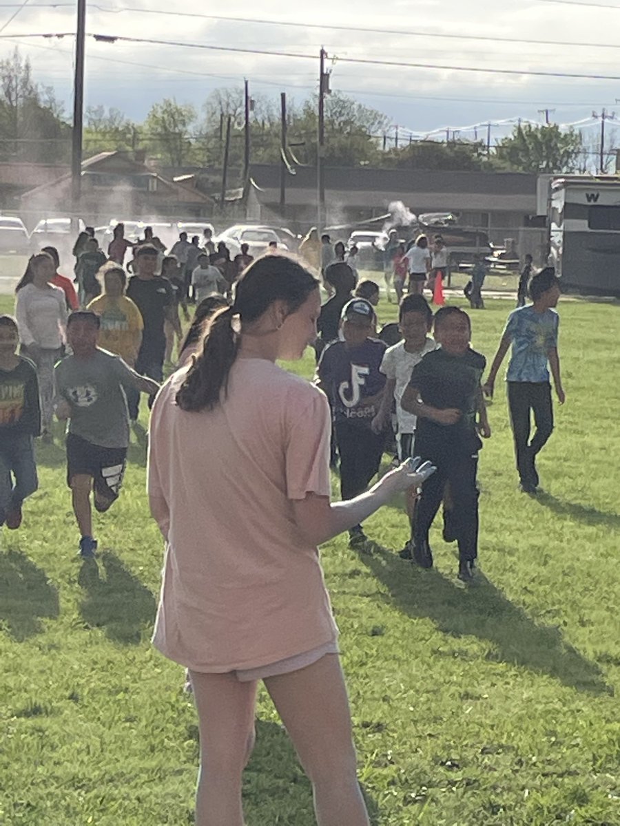 MaryAllenSLP's tweet photo. Finch Fun Run! The students and faculty have raised over $13,000.00 and money still coming in, therefore Adm. have to spend the day on the roof #finchfalcons #mymisd https://t.co/XC4RyTUGry