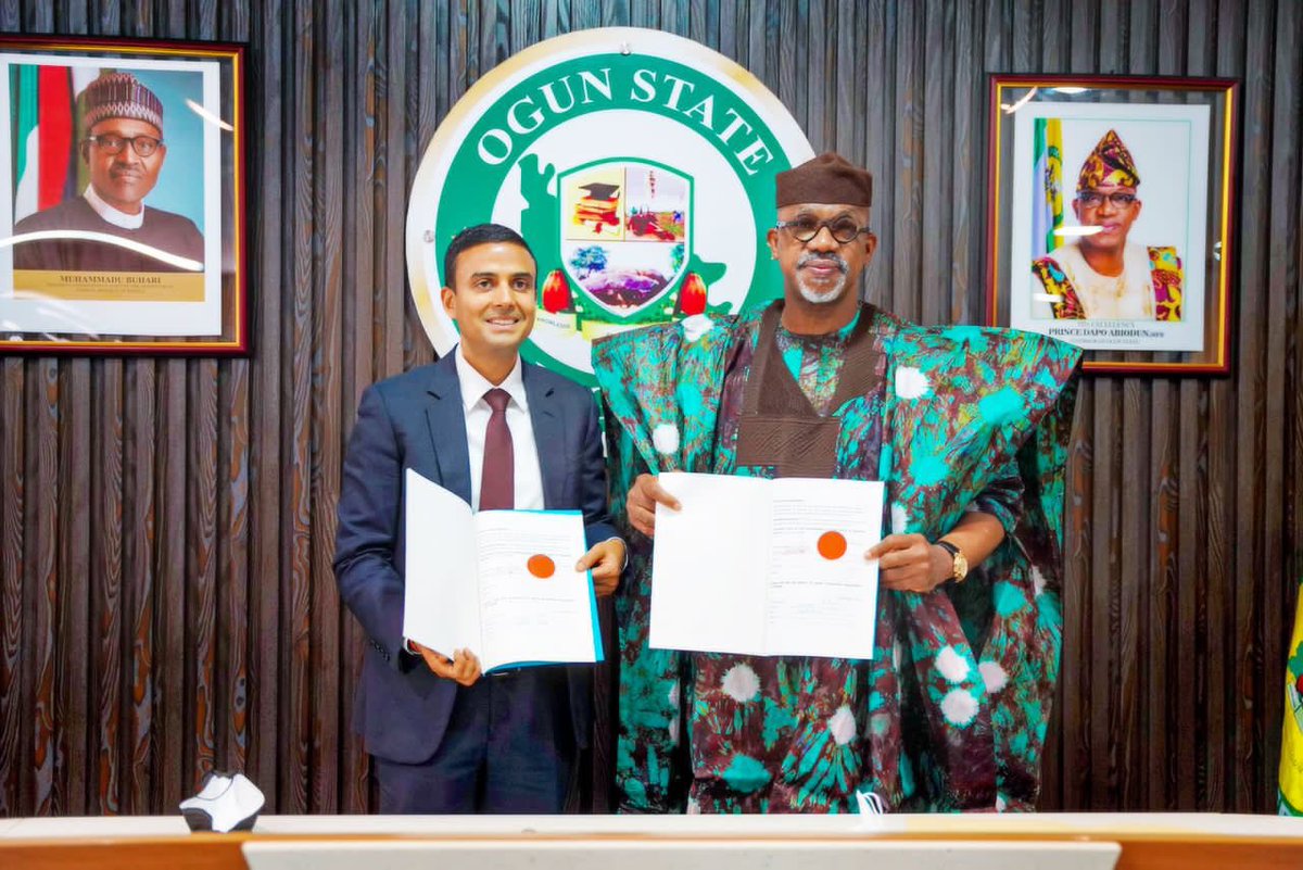 OGSG_Official's tweet photo. BIG WIN for the GATEWAY STATE!

This afternoon, Governor @dabiodunMFR signed a 400 million dollar MoU with @AriseIIP Founder, Gagan Gupta in his office at Oke-Mosan. https://t.co/m0Yg6b83QN