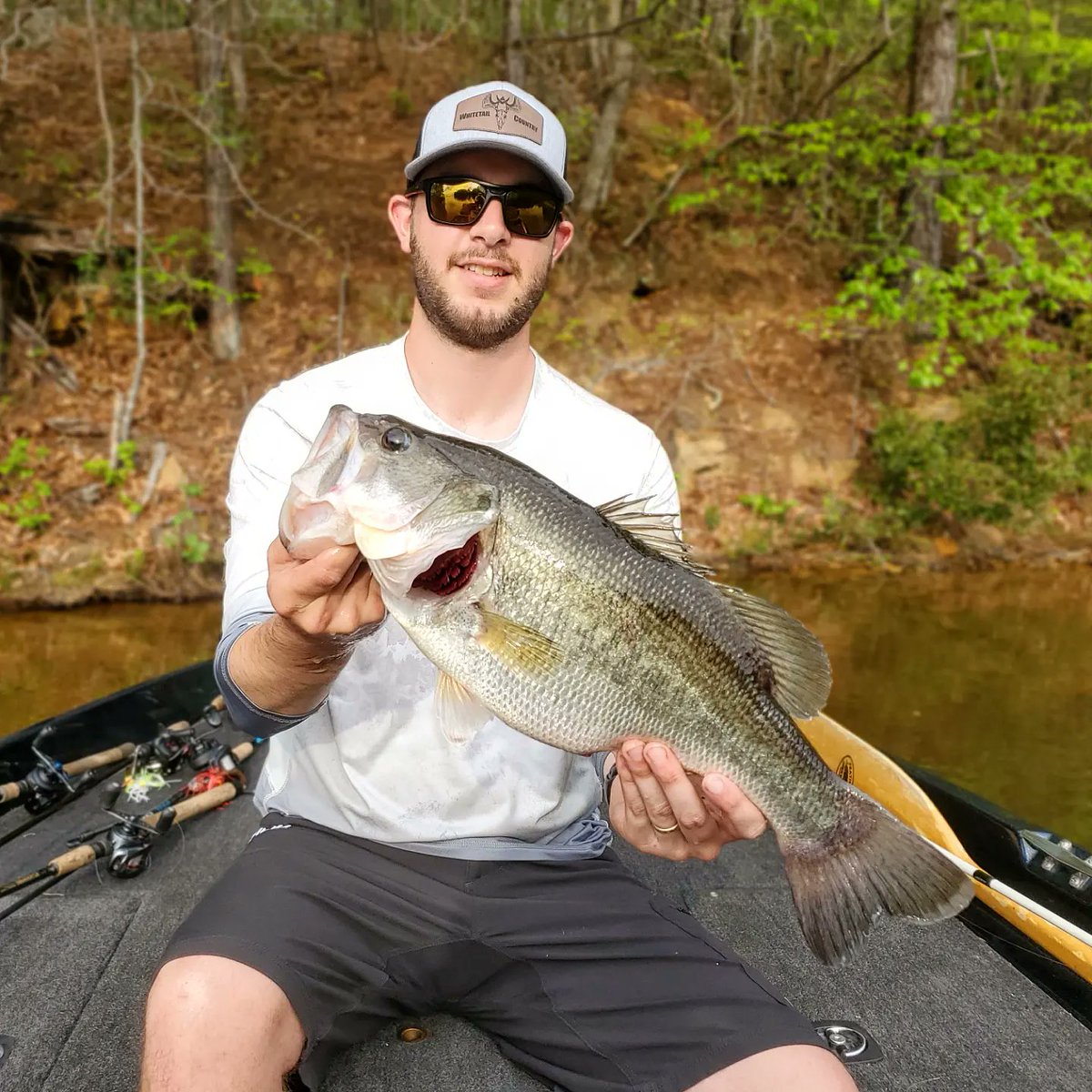 WVWhitetailCo's tweet photo. Casey with a BAG!
After two broken rods and cut up hands.. Last day redemption is an understatement with a total of 14lbs. https://t.co/jLHPUf3VH8