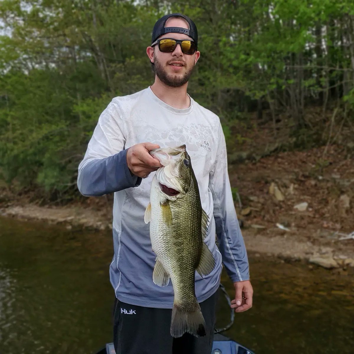 WVWhitetailCo's tweet photo. Casey with a BAG!
After two broken rods and cut up hands.. Last day redemption is an understatement with a total of 14lbs. https://t.co/jLHPUf3VH8