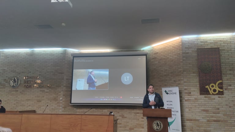 EngineOmic's tweet photo. .@ArbovirusAlba just shared that '#biofoundries help to bridge the gap between #academia and #industry' and highlighted the role of #digital #transformation in #bioeconomy. #synbioGR @BioPodEdinburgh @EdinGenFoundry @SynthSysEd https://t.co/Tbz02O4aie