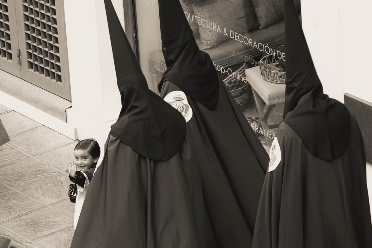 Leon_Inma's tweet photo. La felicidad del Miércoles Santo @HdadPanaderos #Sevilla https://t.co/Btoe74u8xE