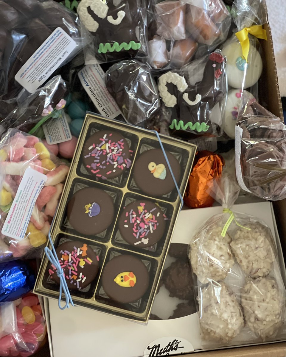 chiploverlou's tweet photo. Adapting and evolving but always a constant. Oh yeah, Thanks Mom and @sportssammy05 for taking care of the Muth Candy #slightlyaddicted #quesois my life too. I am a #chiplover โฆ #FridayFocused https://t.co/iWuXgUB9AI