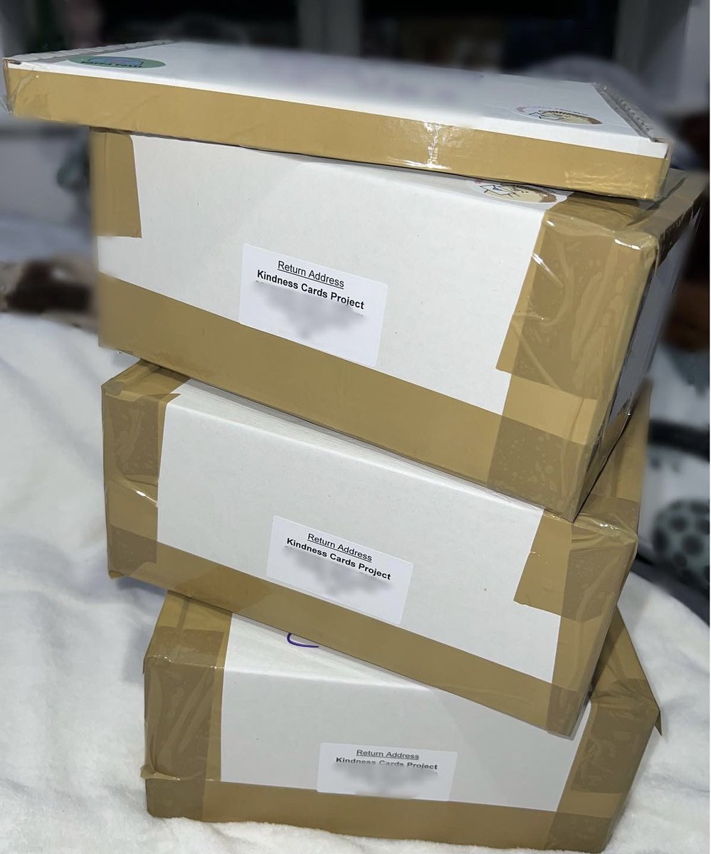 kindnesscardsp's tweet photo. 4 kindness packages posted yesterday ❤️📦 #kindnesscardsproject https://t.co/xiZLvZOa7b