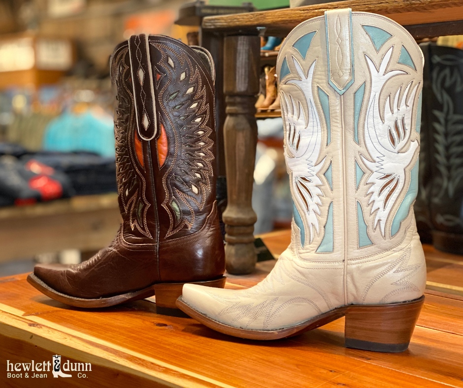Hewlett_Dunn's tweet photo. Heads will turn when she's wearing a pair of Azulado boots. Made for cowgirls and cowboys who truly live the western lifestyle.

#HewlettandDunn
#AzuladoBoots https://t.co/HUKshgMOUA