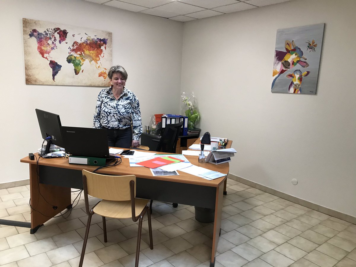 lebimsa's tweet image. Dans les bureaux du service de remplacement, basée à #Landrecies, au pays de la #baraque à #frites, chaque jour, l’équipe composée d’Emilie Dubucquoy et de Delphine Grimbert se bat pour répondre au besoin de remplacement exprimé par les #agriculteurs sur leur #territoire. 
8/8.
