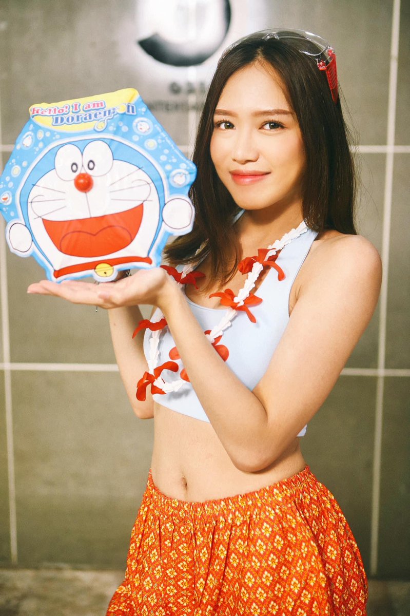 rosequartzoffi1's tweet photo. สวัสดีวันสงกรานต์🎉วันปีใหม่ไทยเรานะคะทุกคน ขอให้ทุกคนมีความสุขมากๆ เดินทางไปไหนก็ขอให้ปลอดภัยและระมัดระวังกันด้วยนะค้า 😍 / #EarnRQ🌹
#Songkran2022
#Songkranfestival
#Rosequartz #Rosequartz0316 #ChittyChittyBang
#tpop #chittychittybangchallenge #RQ #0316Ent #idol https://t.co/8UGEfHXv2V