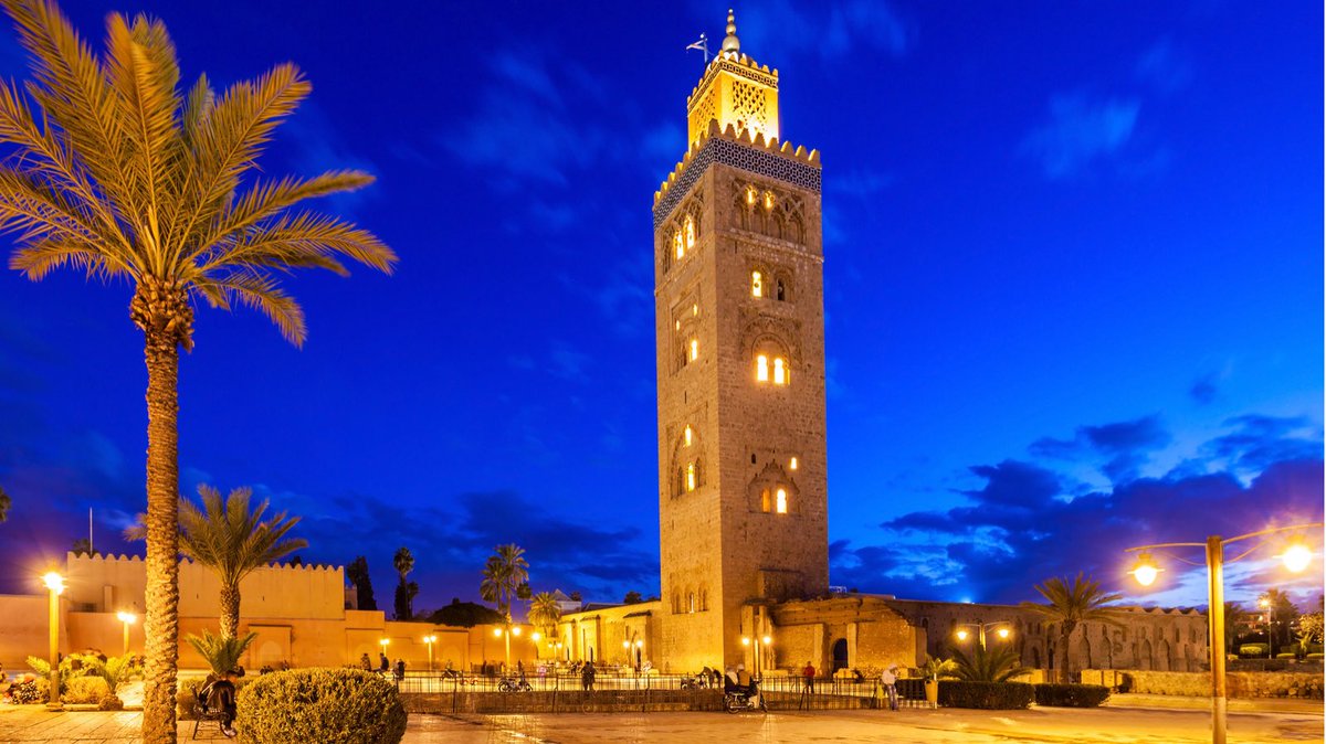 HalalTravelscom's tweet photo. #JumuahMubarak from the #Koutoubia #Mosque in #Marrakech, #Morocco. Built by the #AlMohad dynasty in the 12th Century, the Koutoubia minaret is a model for the #Hassanll Mosque &amp; LeGiralda in #Seville, #Spain. #Jumuah #Ramadan #Deen #Ramadan2022 https://t.co/8K51RR6QjI