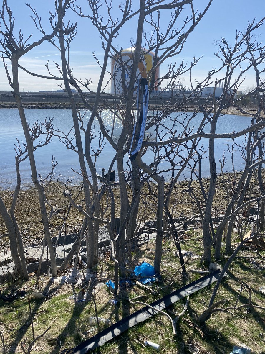 JordanDeasy's tweet photo. Showing this iconic and unkempt area a little love on #onebostonday https://t.co/1RtNyxsVT6