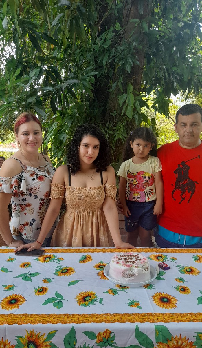 Les presento el lado felíz y lado amargado de mi familia
Ustedes sabrán cuál es cual !
