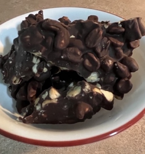 SBranmore's tweet photo. Yummy KETO Nut Brickle. So easy to make! https://t.co/QcNUics2Nq 
#keto #ketodiet #finallyketo #lowcarb #lowcarbdiet #ketorecipes https://t.co/Cb989UELdW