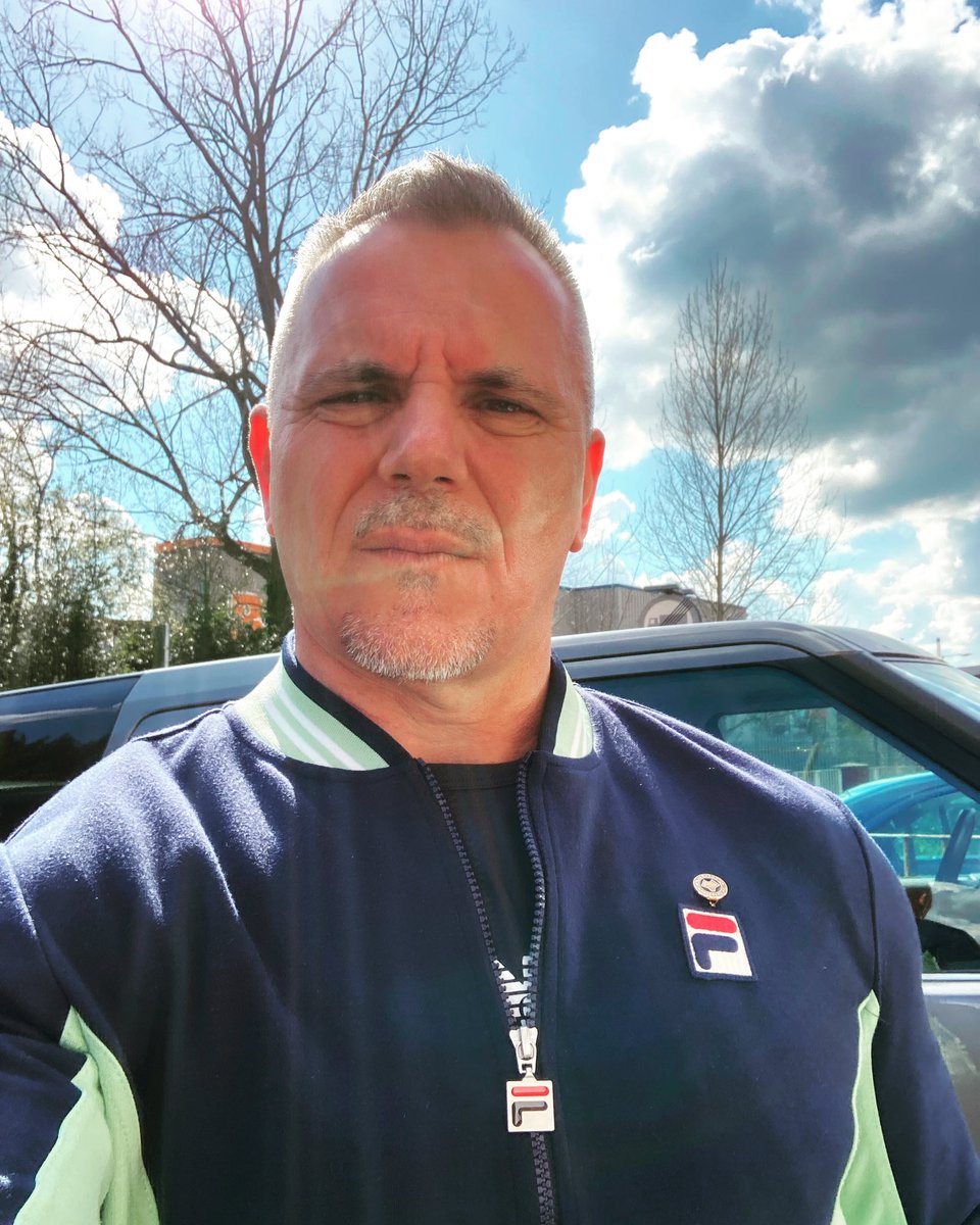richierooster69's tweet photo. Happy fecking 53rd birthday to me. ๐๐บโฝ๏ธ๐๐๐#oldboysrule #terraceboy #fila https://t.co/qWKwtR9FBo