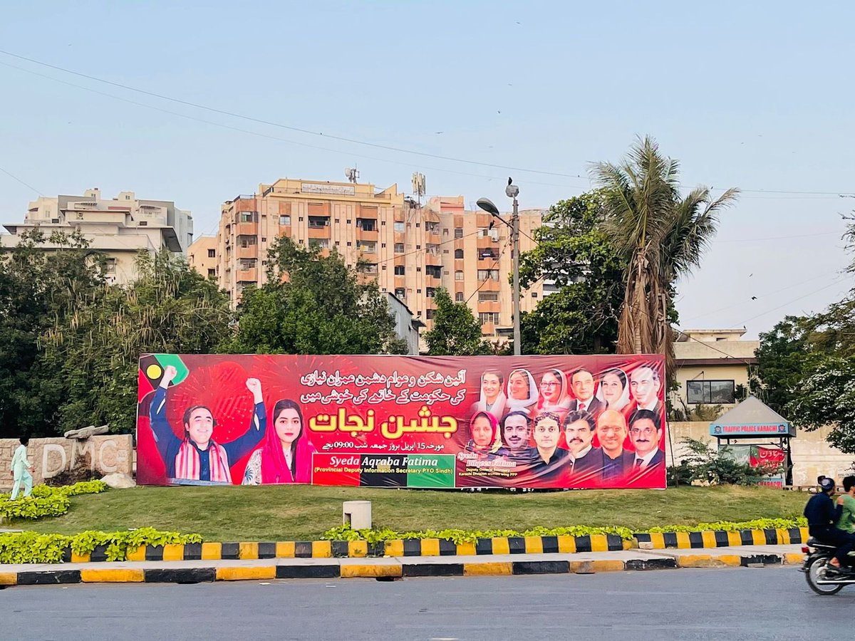 AqrabaFatima's tweet image. Let’s celebrate the fall of the “Selected, Gareeb Dushman PTI government. Thankyou Chairman @BBhuttoZardari 

Sirf 10 days, #AwamiMarch ki Maar thi yeh Selected Hukumat!! 💪🏽🔥