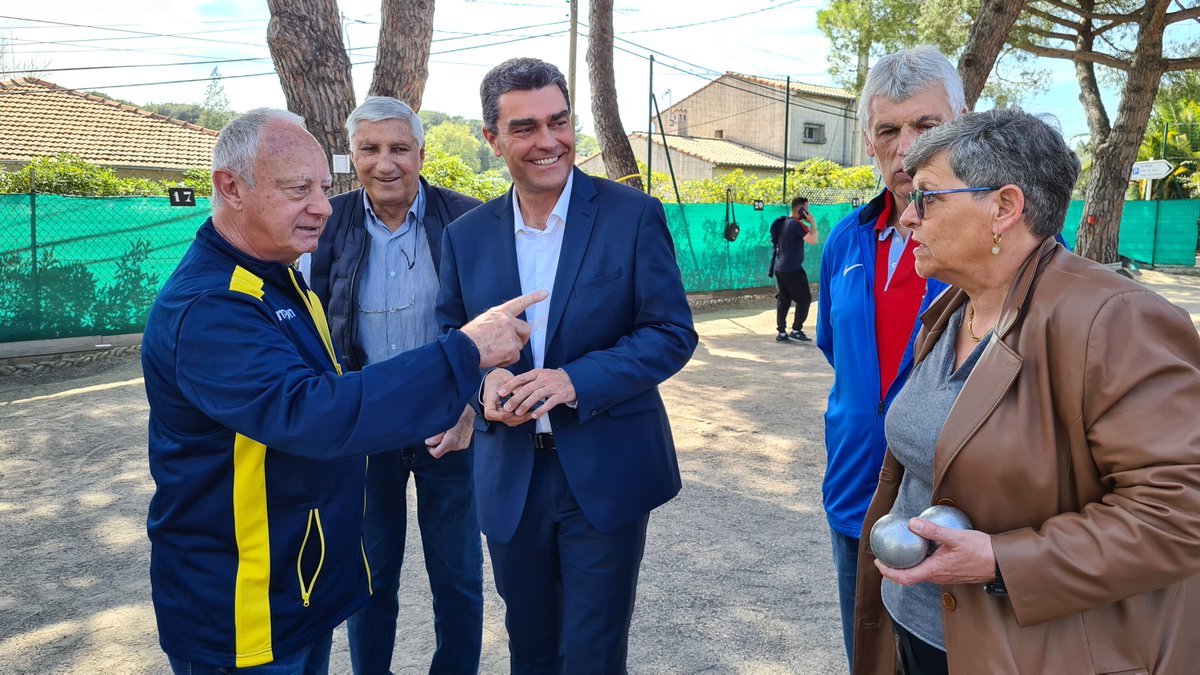 EricPAUGET1's tweet photo. Très heureux du retour de l'#EUROPETANQUE TIR 2022, chez nous à #Antibes. L'occasion de passer un bon moment avec mes amis de l'Etoile Bouliste - Croix Rouge et le Président de la  #FFPJP CD06,  Bernard Consonnove. Merci pour la petite épreuve de tir.💪
#députédeterrain #petanque https://t.co/GmSVOQUKig