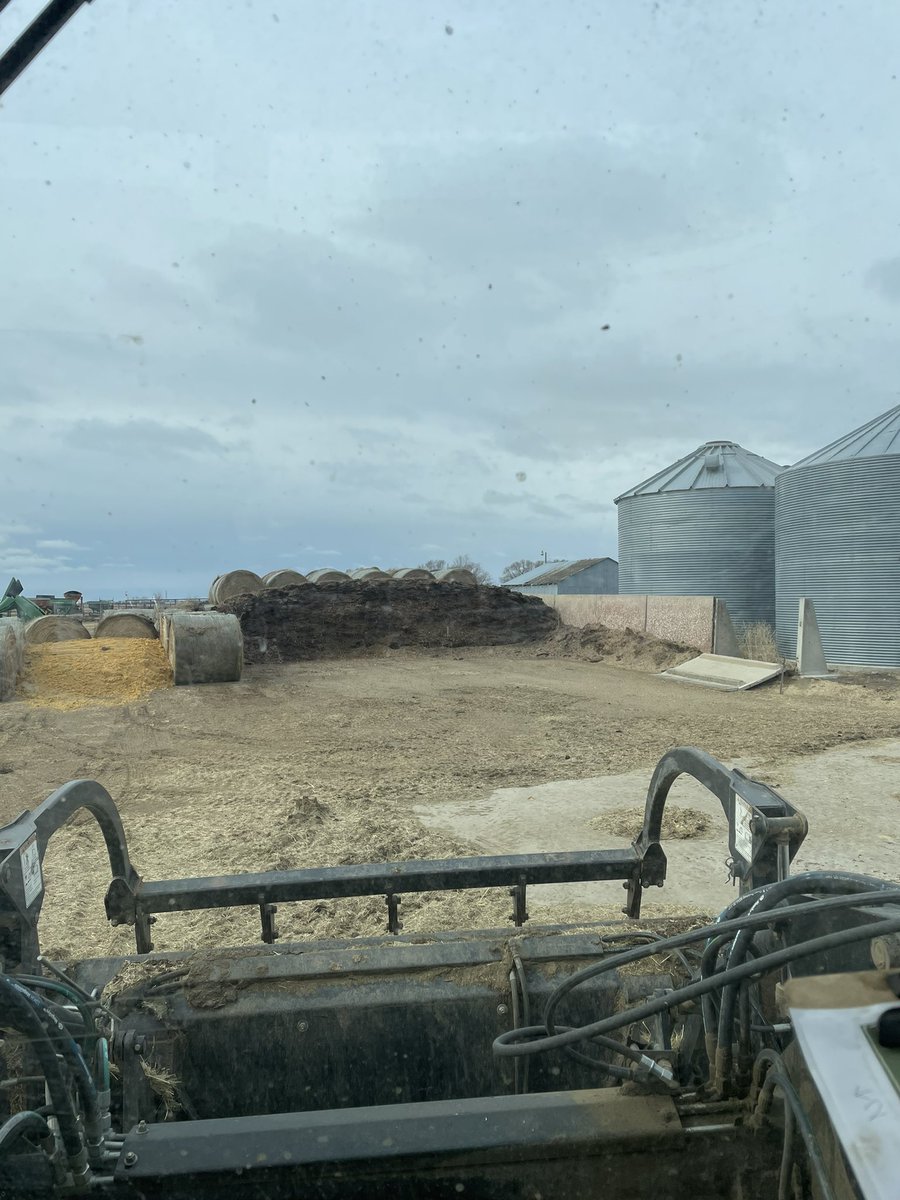 There was once two walls. The wind has claimed a couple more this year. I was able to get couple slabs from a neighbor last year. Looks as if I’ll be looking for more next year. Or something different. 🤔🙃